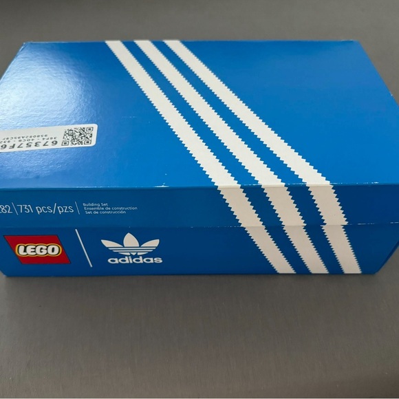 LEGO ADIDAS ORIGINAL - Picture 3 of 3